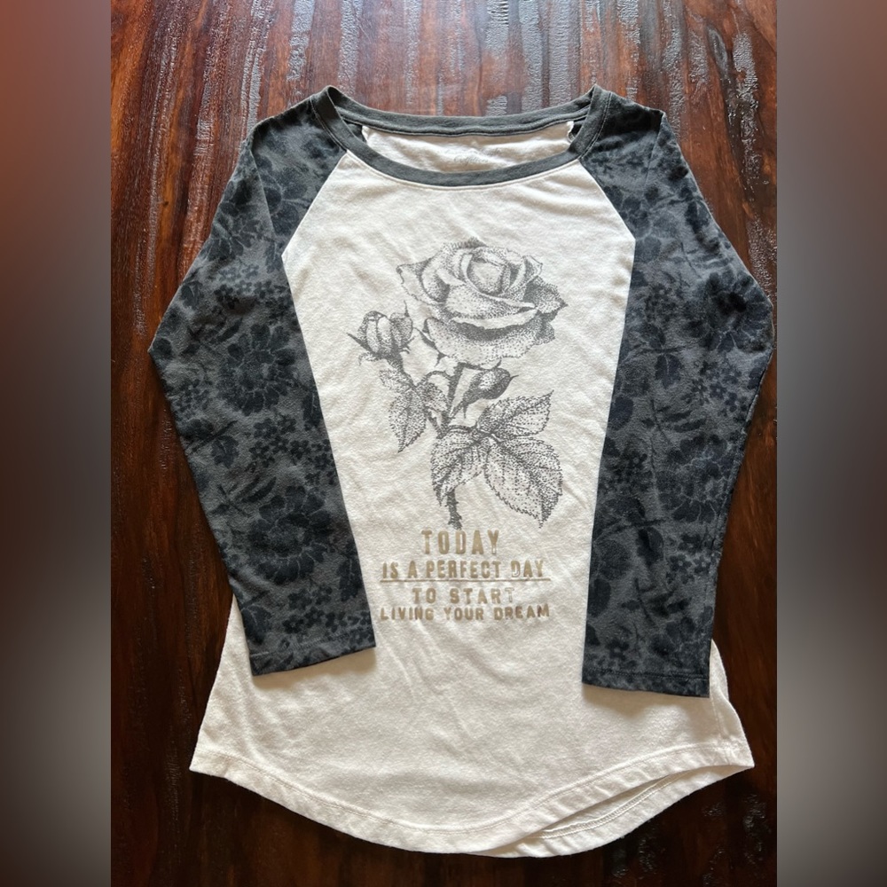 🦅 American Eagle 3/4 Sleeve Baseball Tee w/ Rose